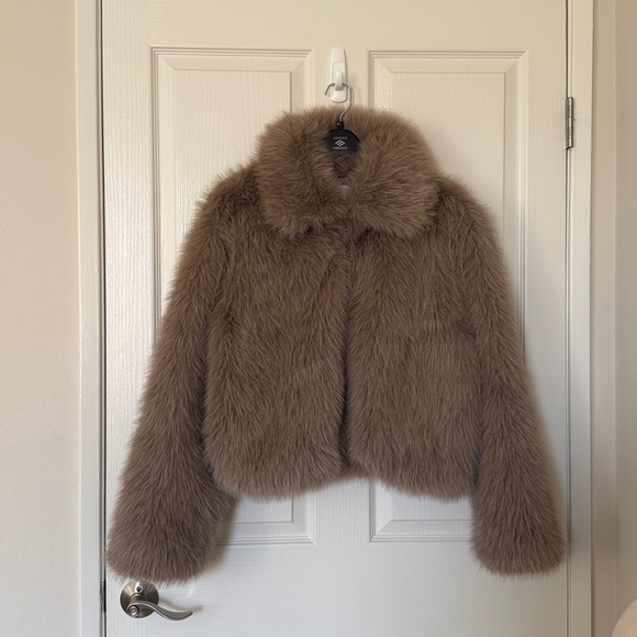 Frankie Shop Sabrina Faux Fur Jacket in Mocha - Picture 4 of 6